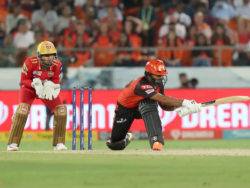 David Warner and Shikhar Dhawan were the top scorers for Sunrisers Hyderabad, contributing 35 and 34 runs, respectively.